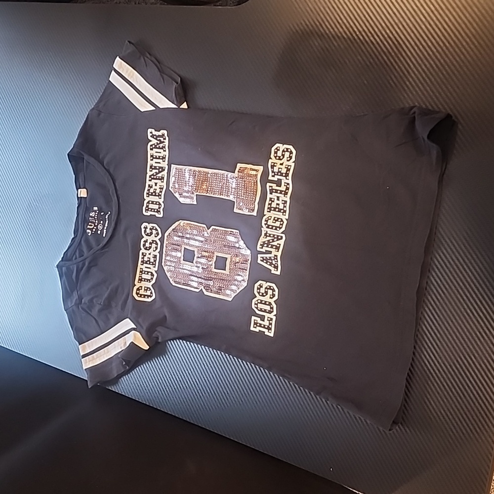 Guess T-shirt. Small. W-30